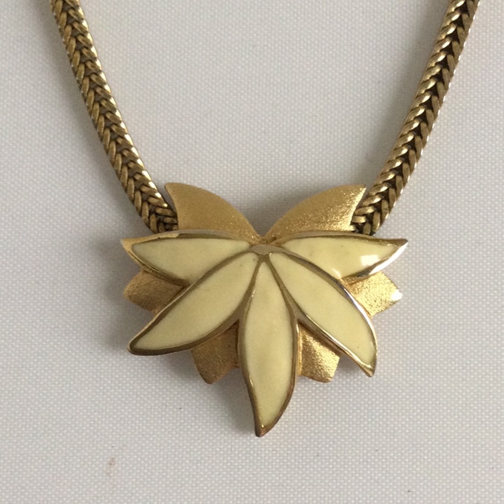 Vintage MONET Flower Chocker Necklace